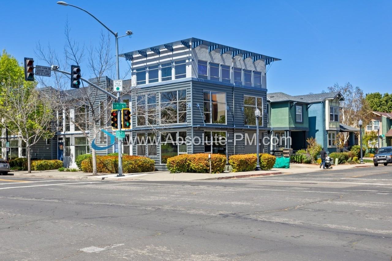 300 C St - Photo 3 of 24
