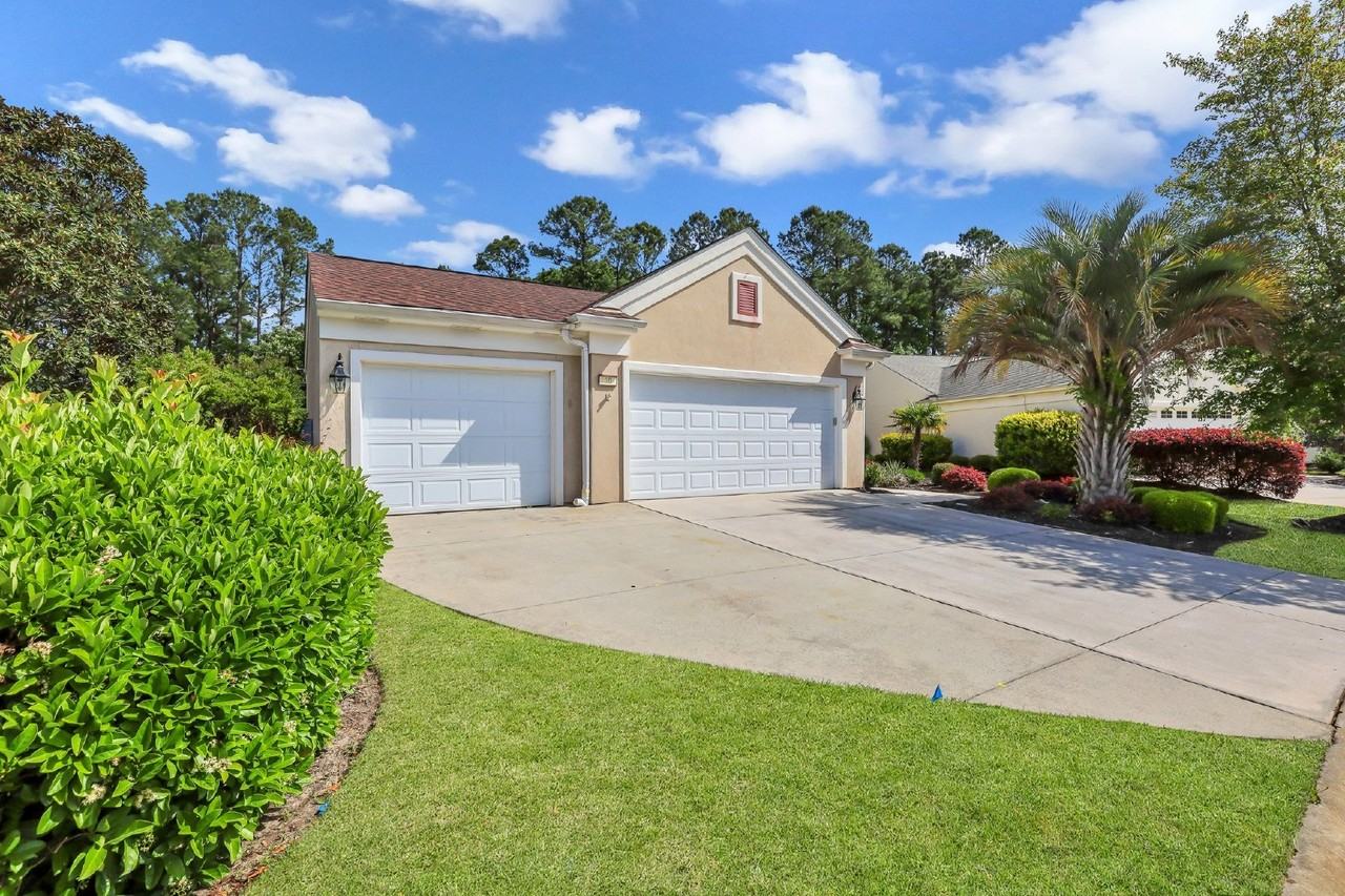 10 Candlelight Ln - Photo 3 of 50