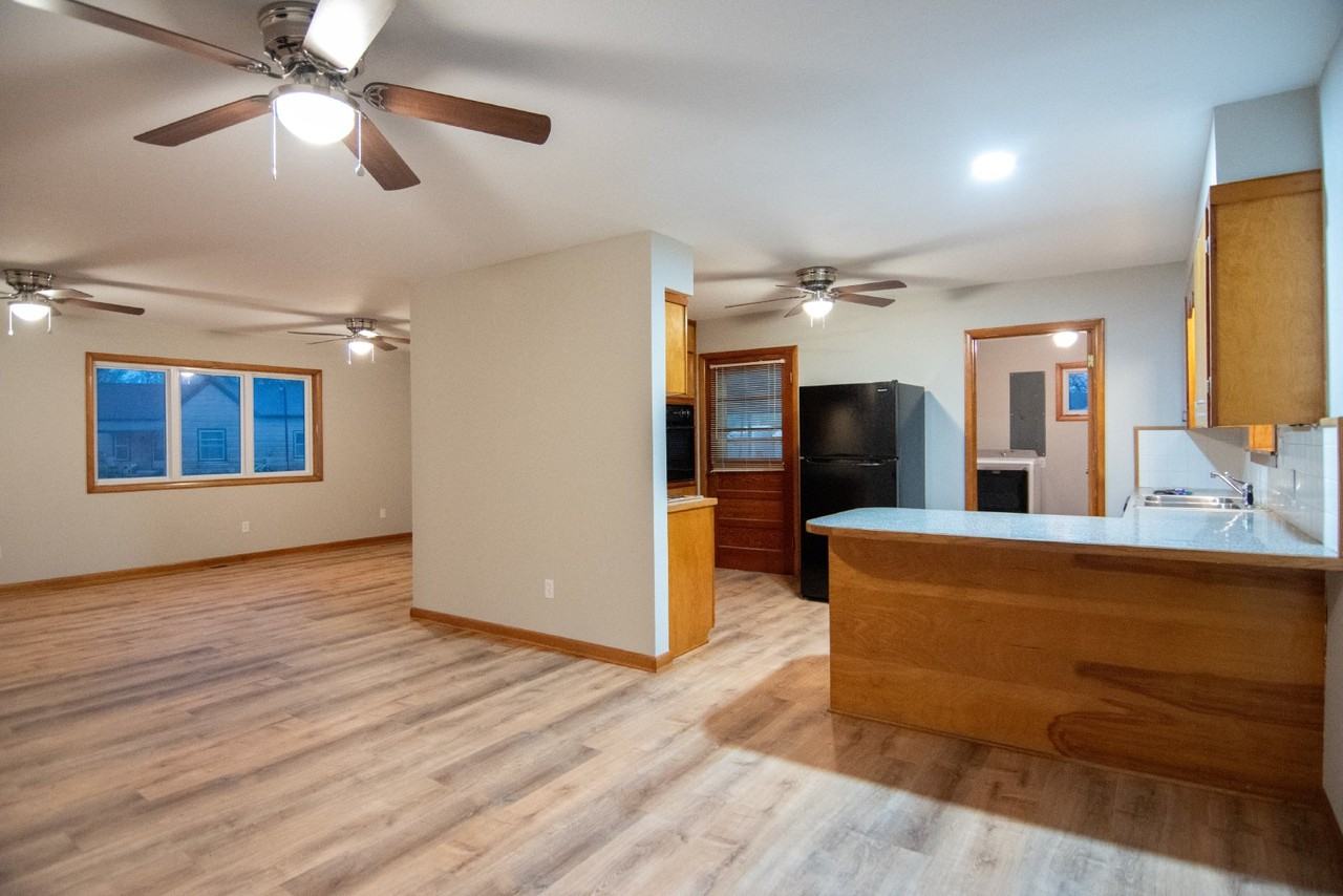 224 E Miami St - Photo 2 of 33