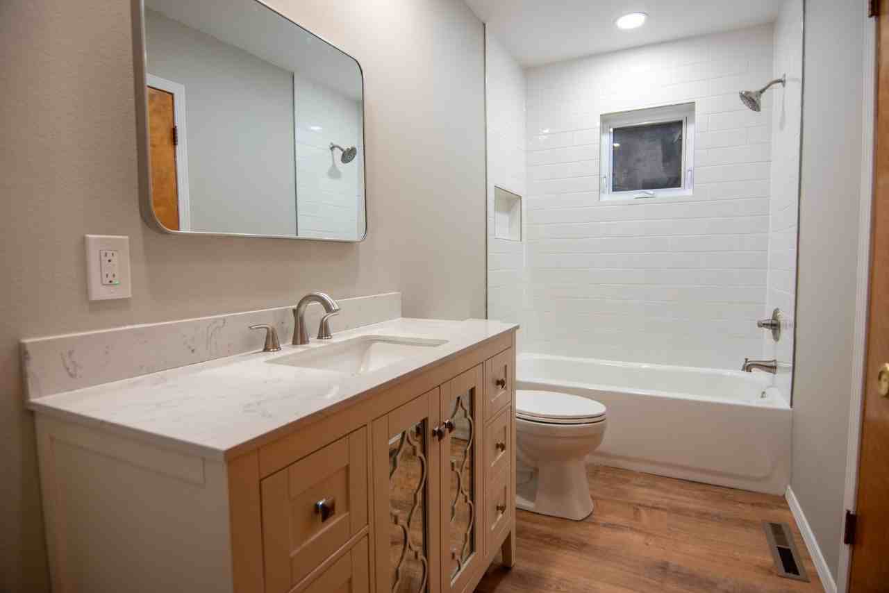 224 E Miami St - Photo 3 of 33