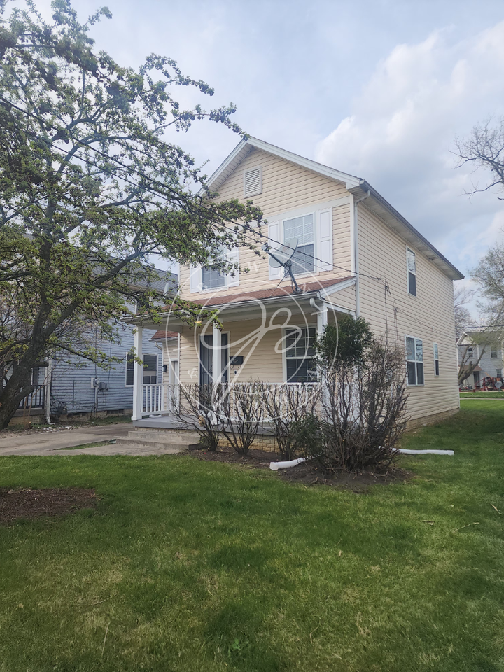 319 Sherman St - Photo 2 of 22