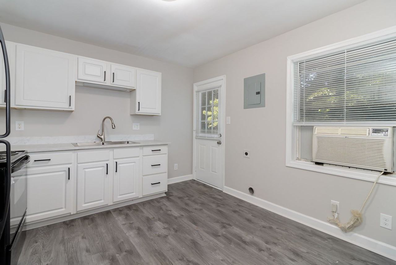 2805 Teakwood Ct #2805-1 - Photo 2 of 28