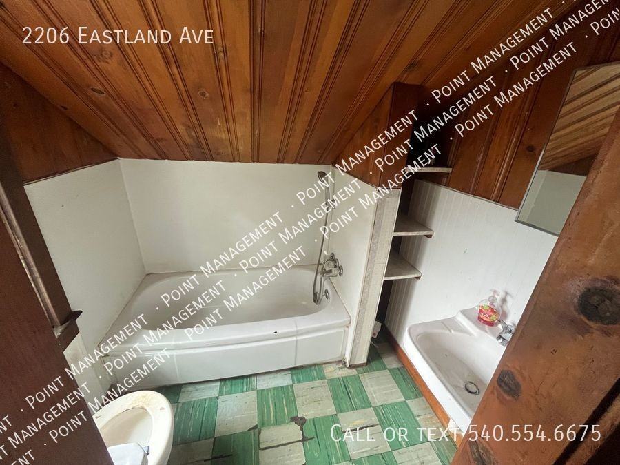 2206 Eastland Ave Se - Photo 2 of 9