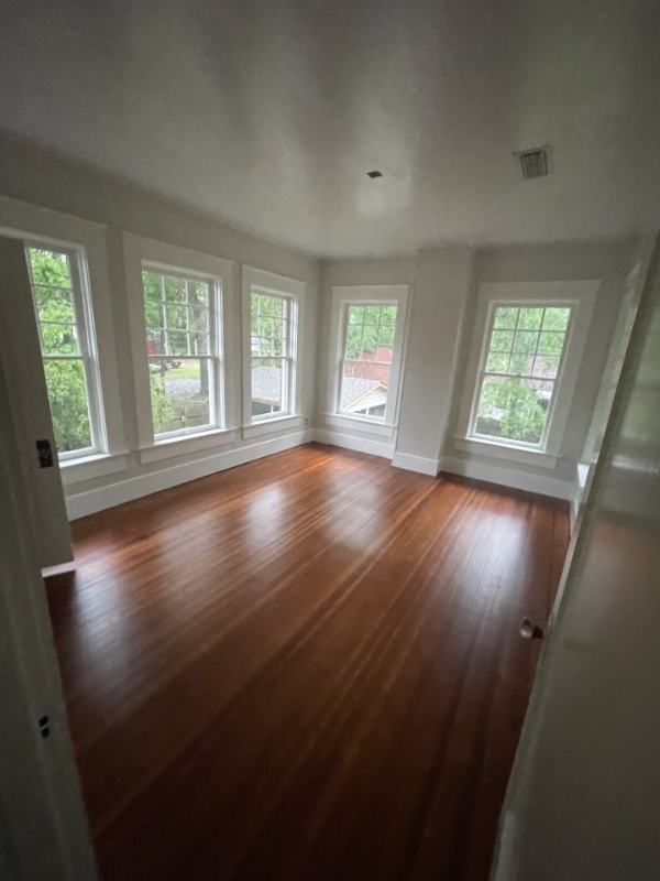 204 S Montgomery St - Photo 2 of 7