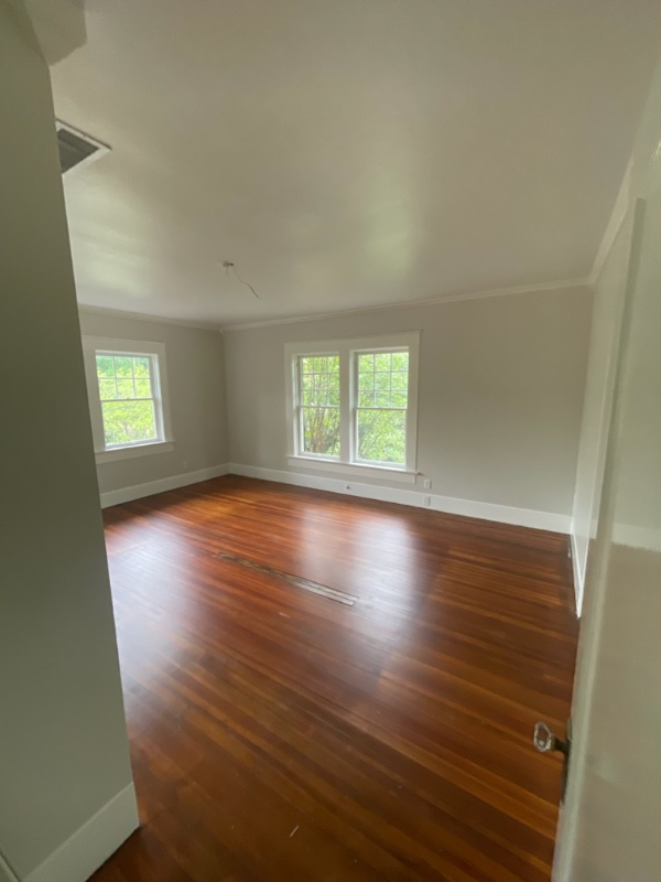 204 S Montgomery St - Photo 3 of 7