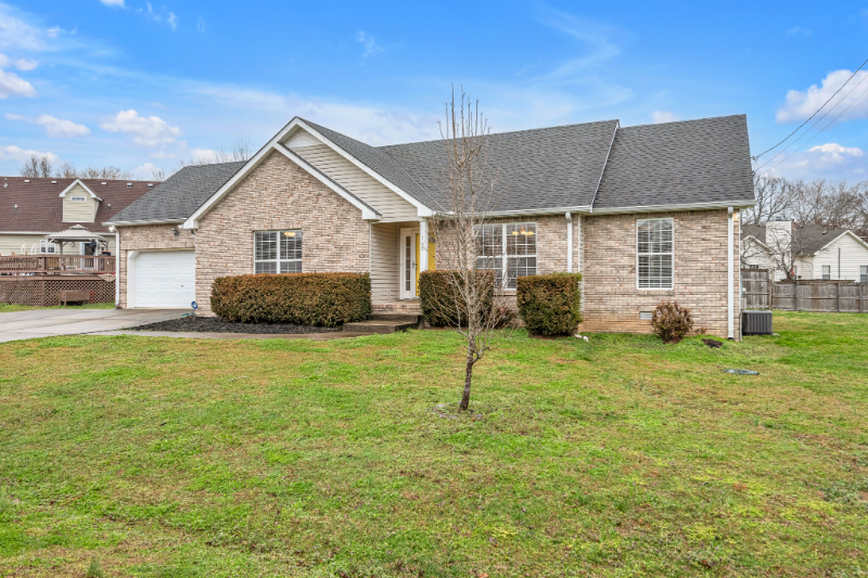 108 Elkmont Pl - Photo 3 of 24