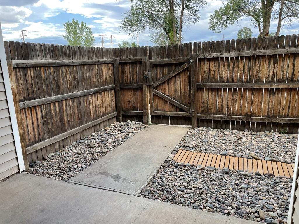 417 South Cedar Street - Photo 4 of 24