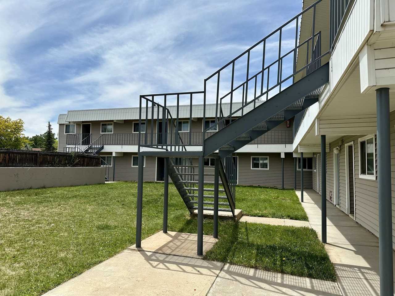 417 South Cedar Street - Photo 6 of 24