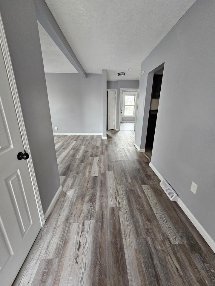 304 South Allin Street - Photo 3 of 14