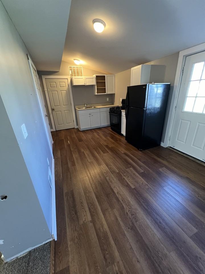 109 S 12th St #1 - Photo 2 of 8