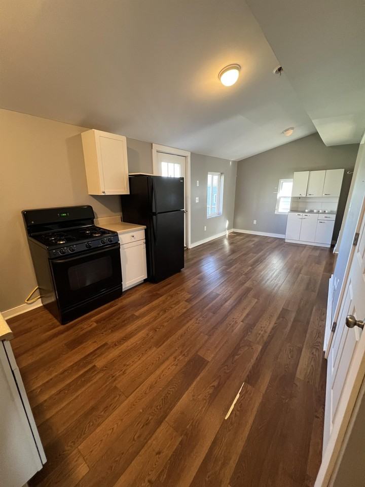 109 S 12th St #1 - Photo 5 of 8