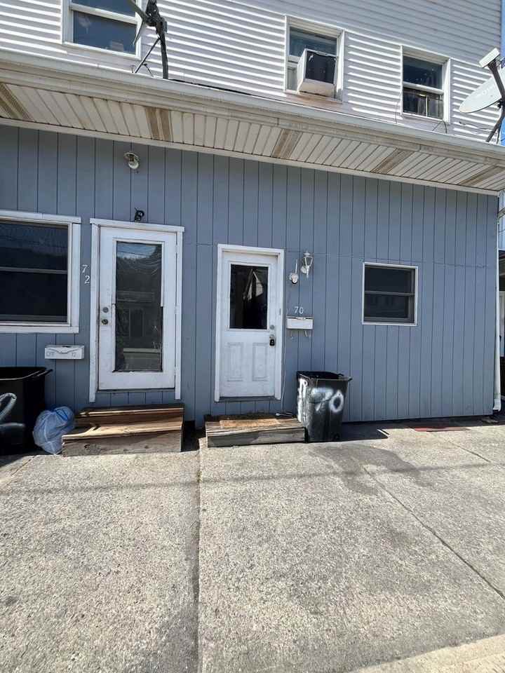 70 W Catawissa St, Nesquehoning, PA 18240 2 Bedroom Apartment for 850