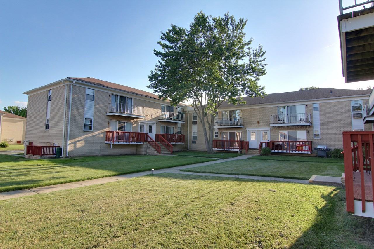 Continental Gardens - Photo 3 of 50