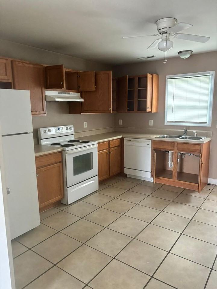 807 Fisher Ferry Street - Photo 2 of 9