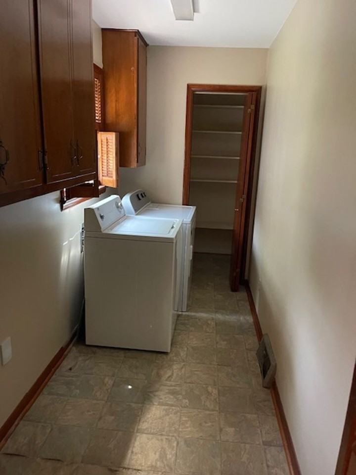 341 Moorefield Dr - Photo 2 of 16