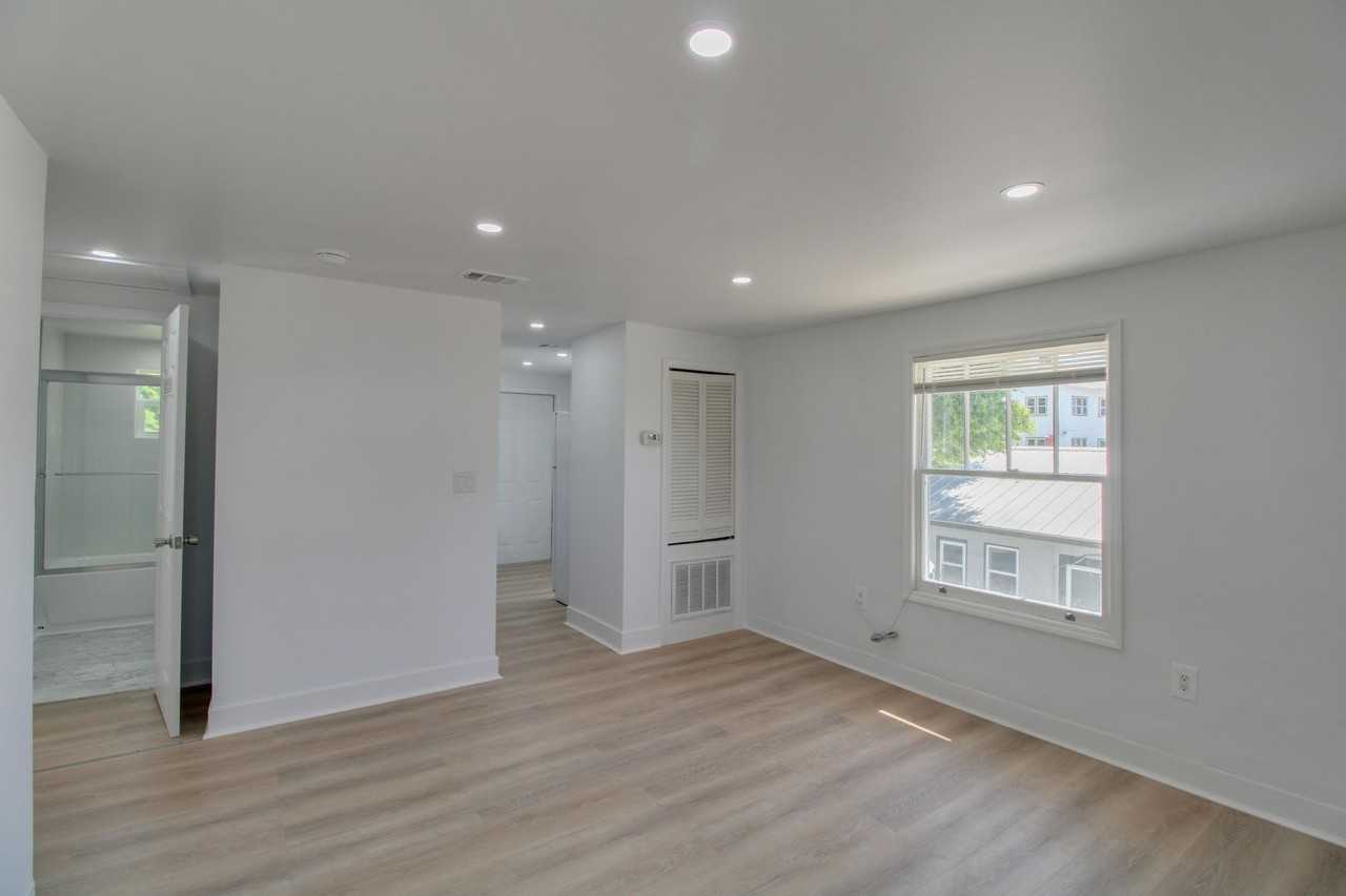 236 N Oleander Ave #2 - Photo 5 of 16