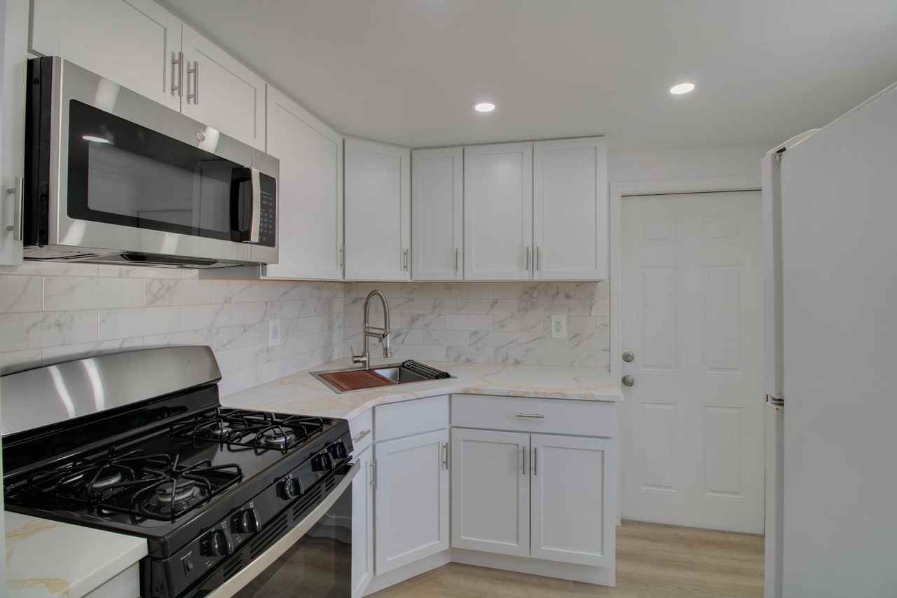 236 N Oleander Ave #2 - Photo 7 of 16