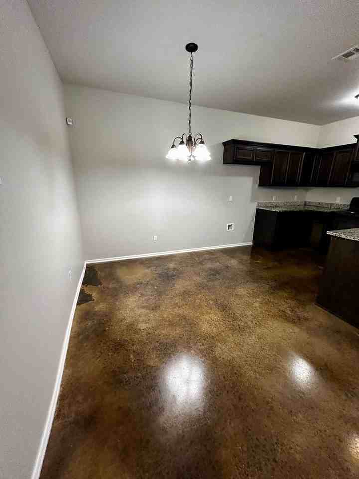 1833 Cypress Ln - Photo 4 of 28