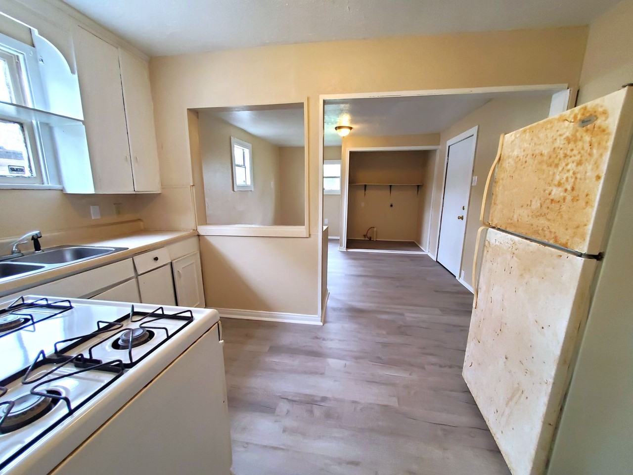 1878 Delaware St - Photo 5 of 16