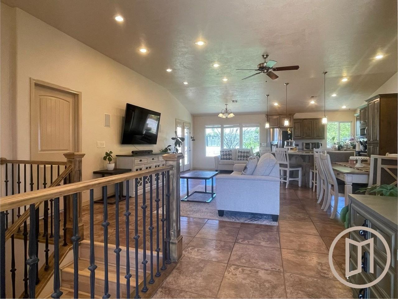 568 N 325 W - Photo 5 of 38