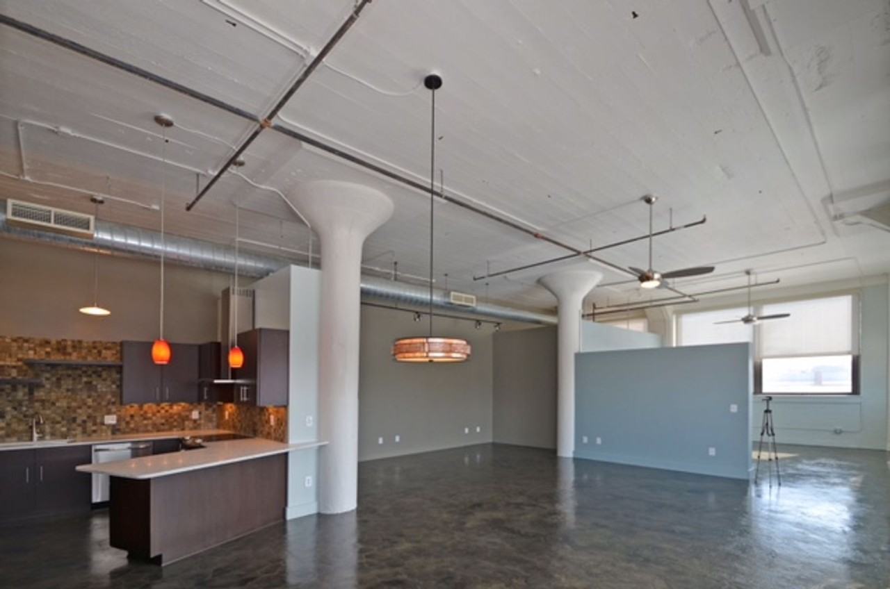 8205 Franklin Blvd - Photo 3 of 19