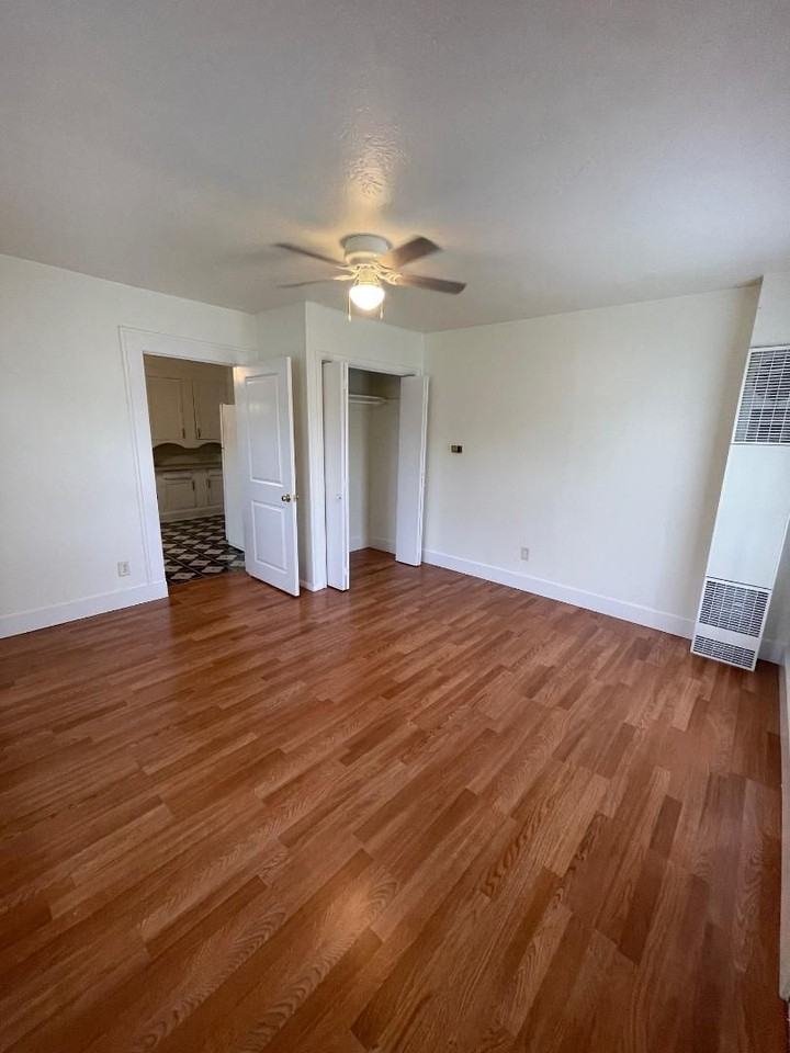 419 N Flood Ave - Photo 2 of 9