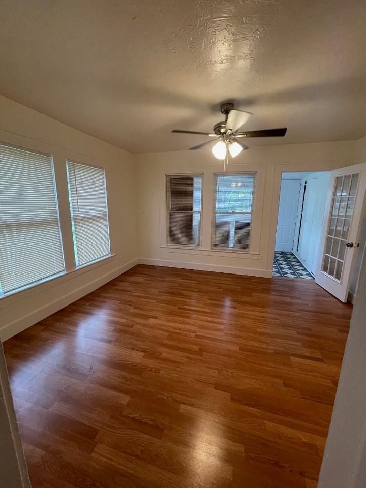 419 N Flood Ave - Photo 7 of 9