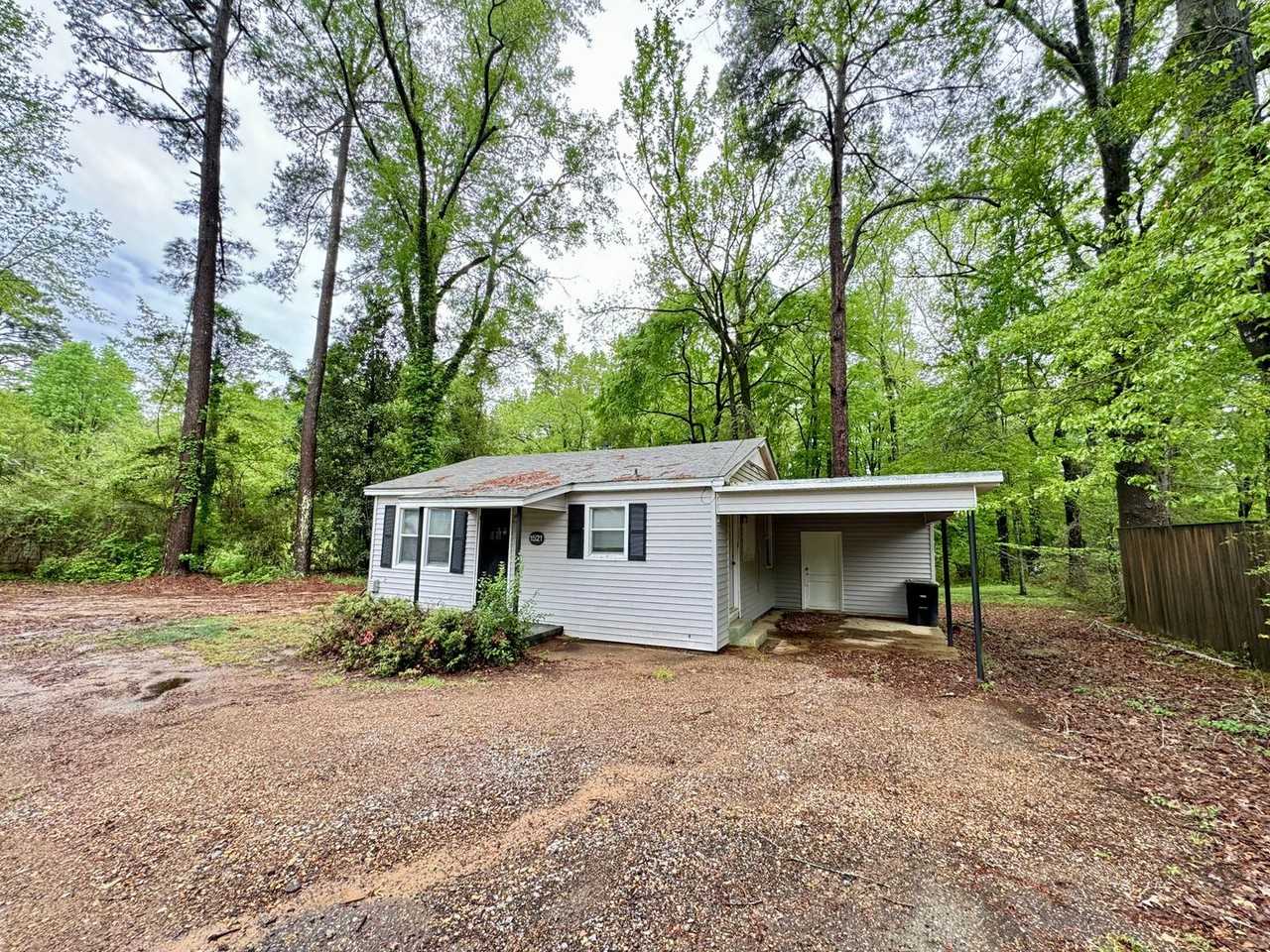 1521 Cooktown Rd - Photo 2 of 14