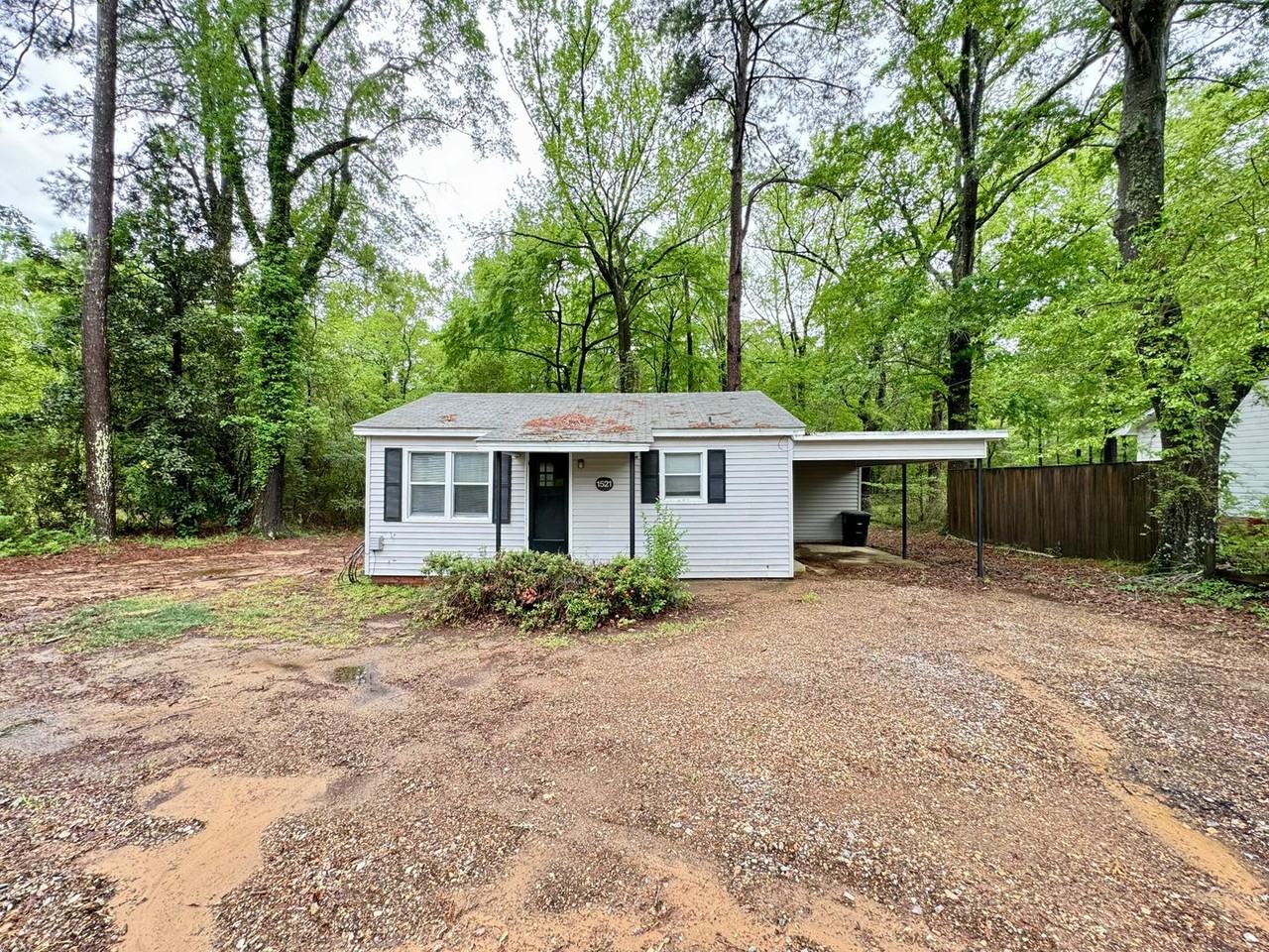 1521 Cooktown Rd - Photo 3 of 14