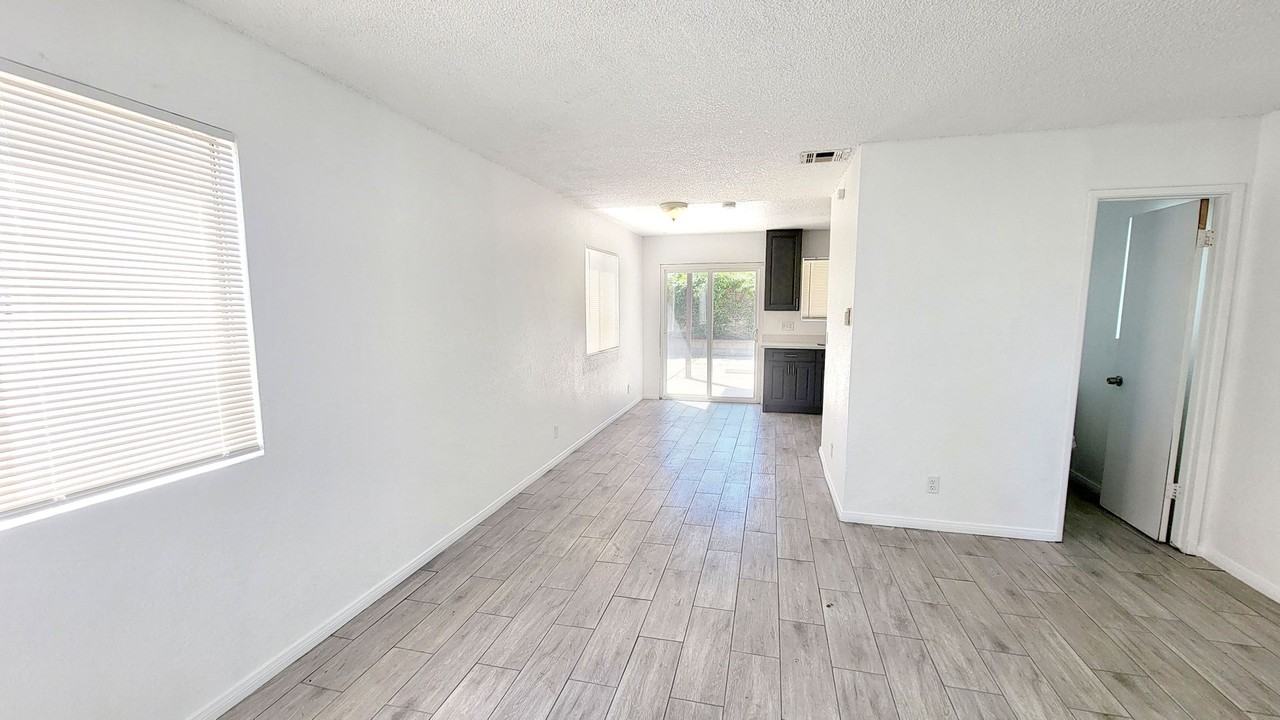 612 Pecos St - Photo 3 of 16