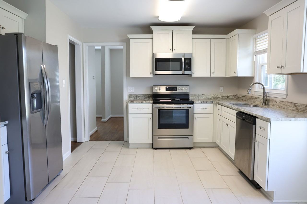 510 Elizabeth Lake Dr - Photo 5 of 23