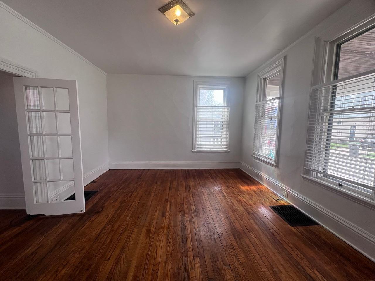 232 Wellington Ave Se - Photo 3 of 20