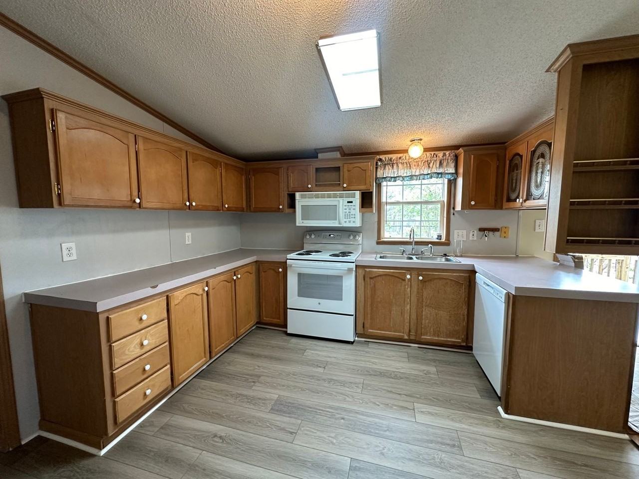 349 Theta Mill Rd - Photo 4 of 20