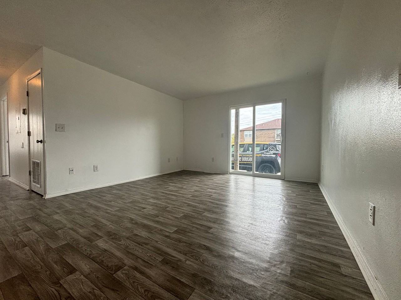 724 Brett Cir - Photo 2 of 12