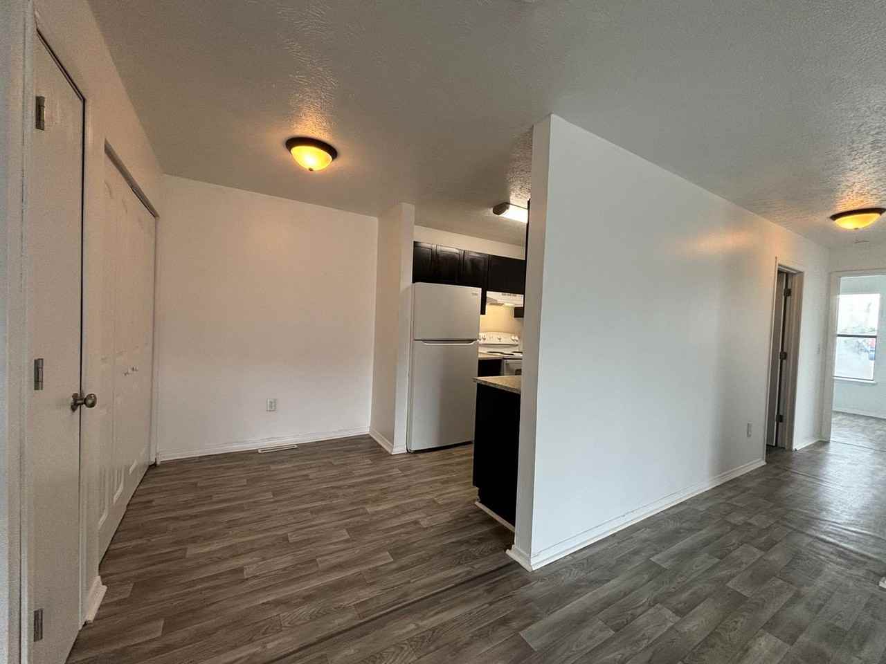 724 Brett Cir - Photo 3 of 12