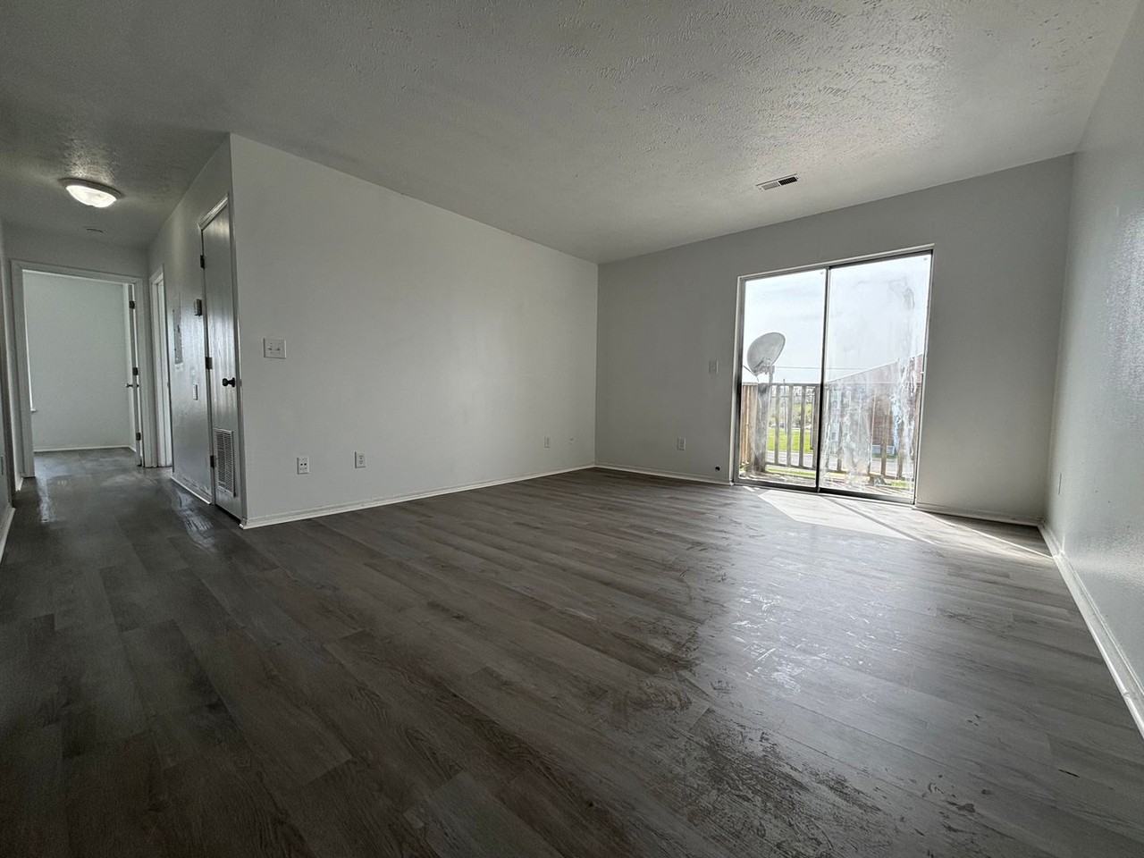 728 Brett Cir - Photo 2 of 14