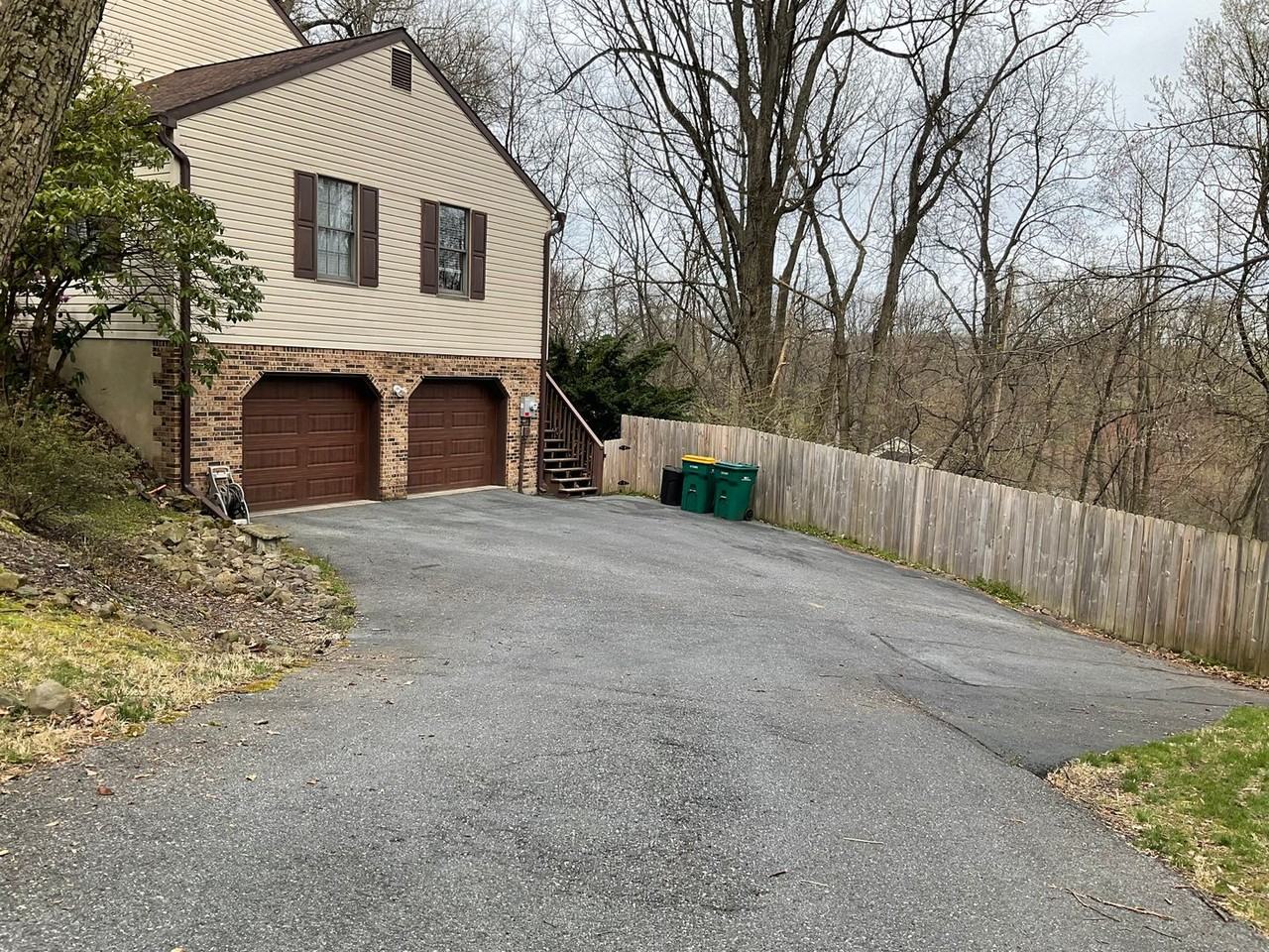 1541 Woodhaven Dr - Photo 2 of 43