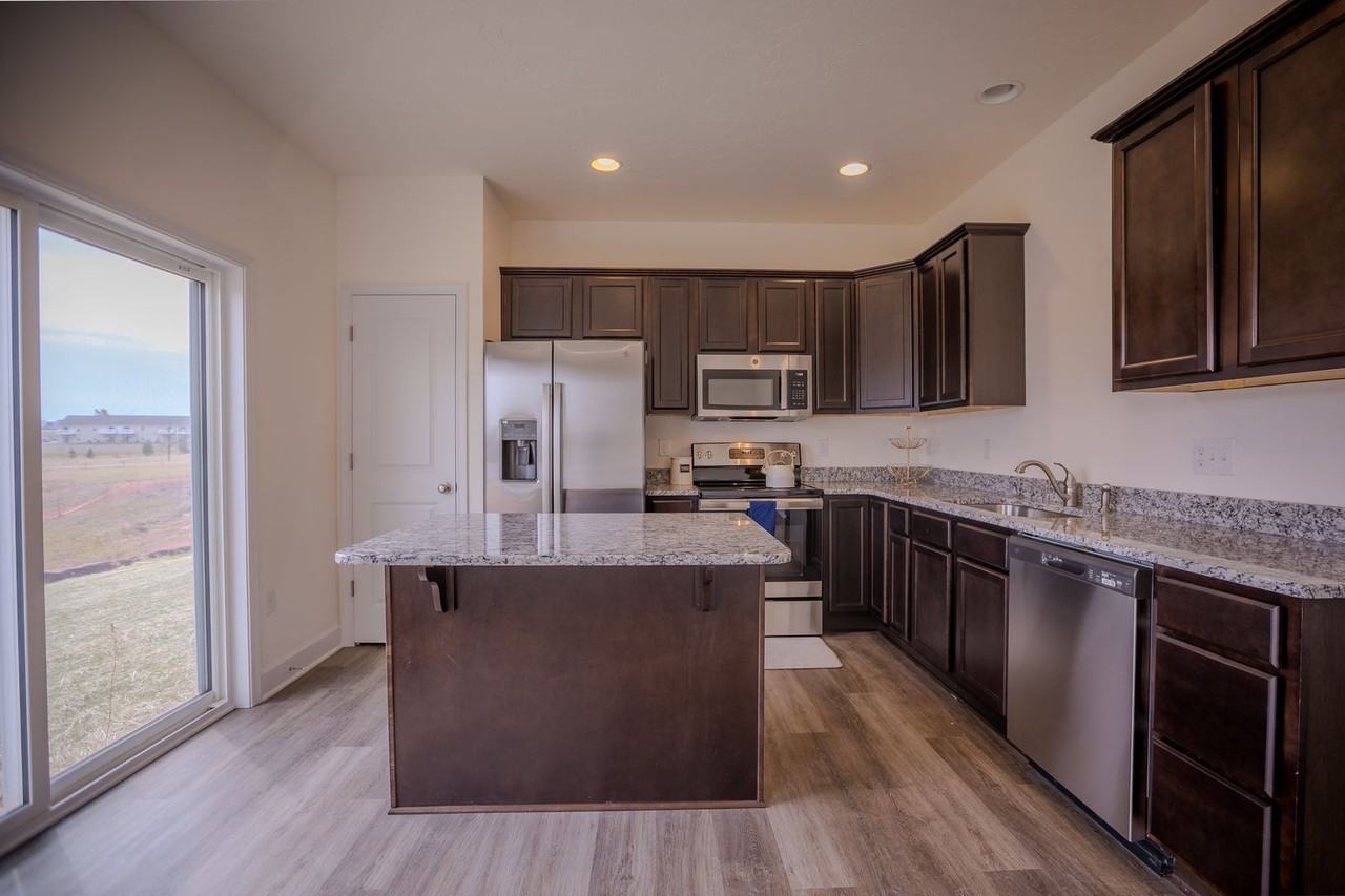 3740 Castle Dr - Photo 3 of 20