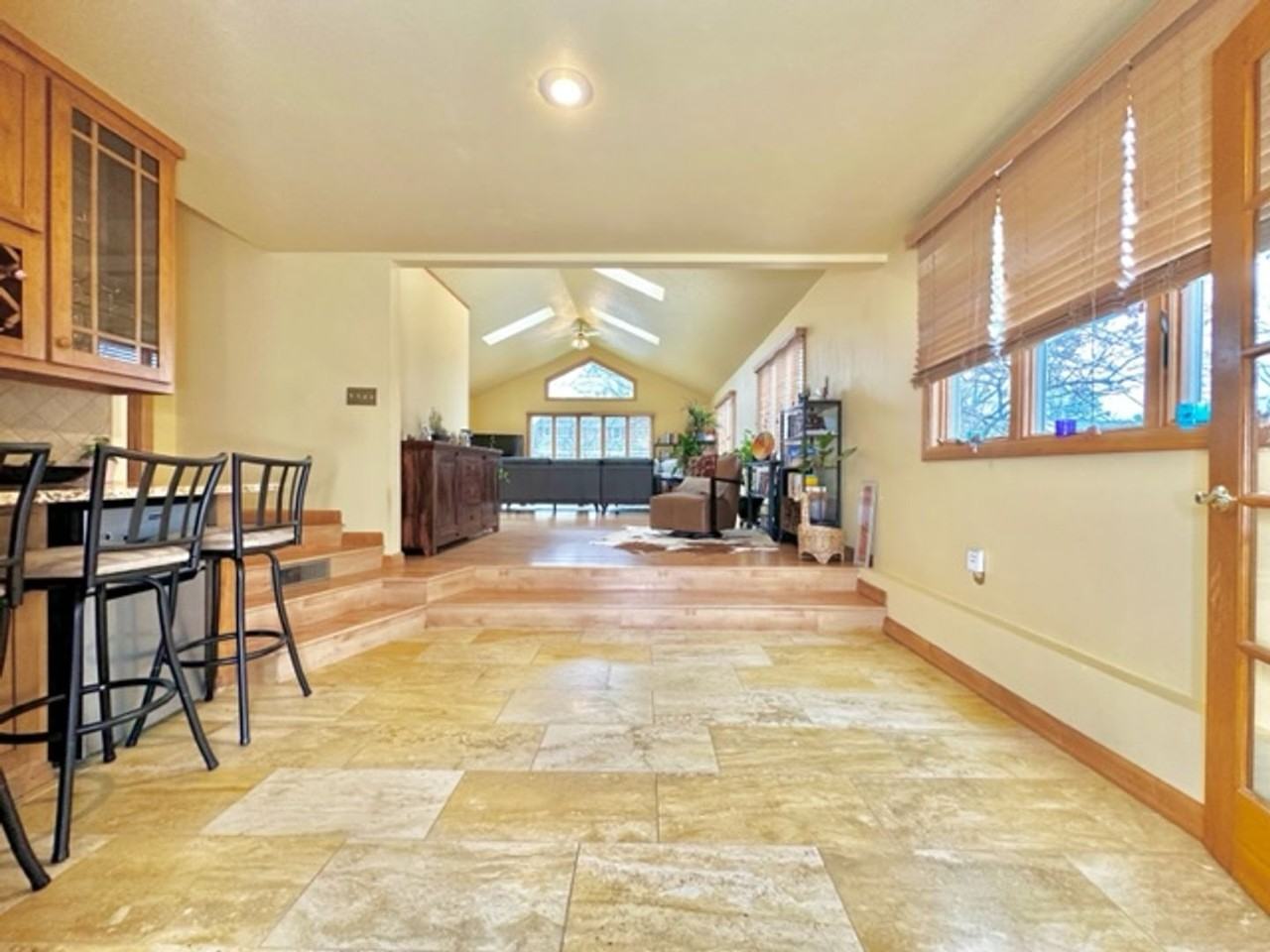 501 W Briar Ln - Photo 7 of 46