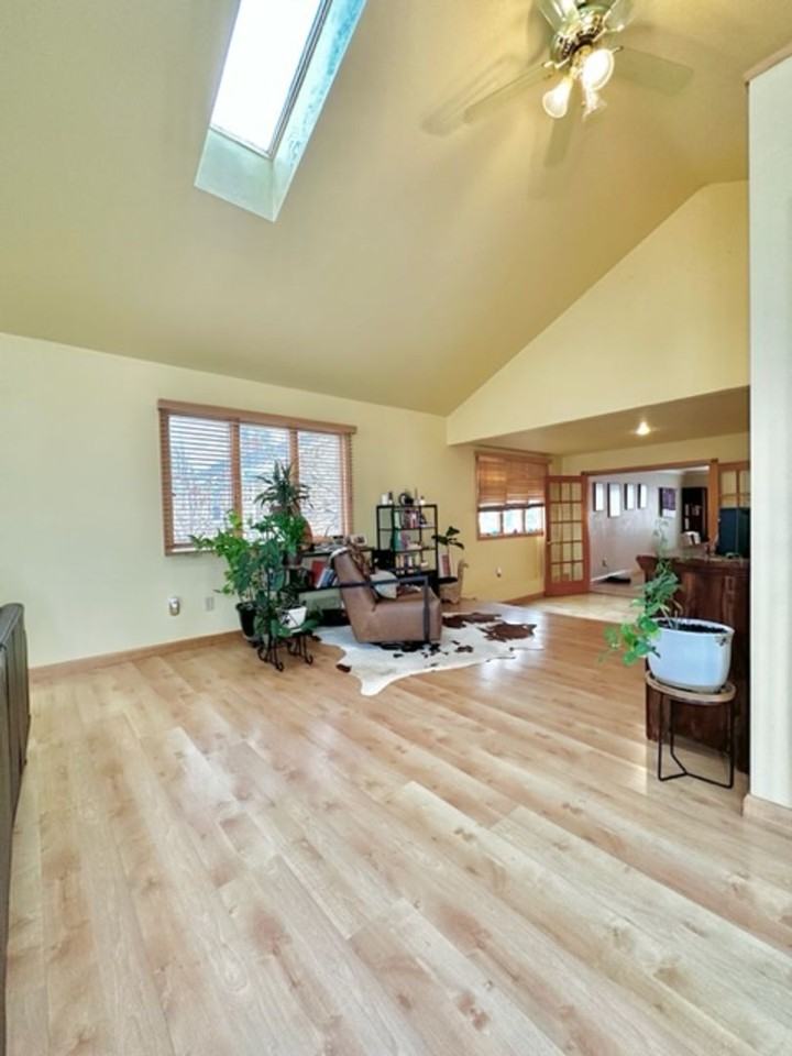 501 W Briar Ln - Photo 3 of 46