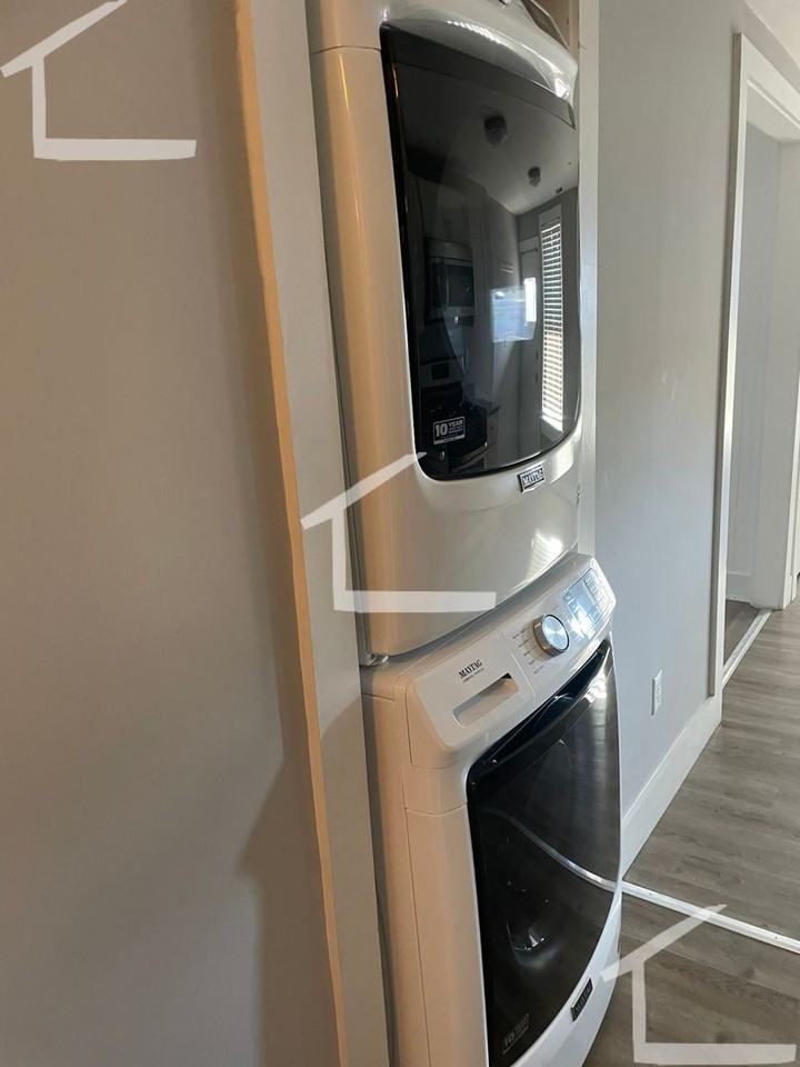 875 E 2nd St - Photo 3 of 9