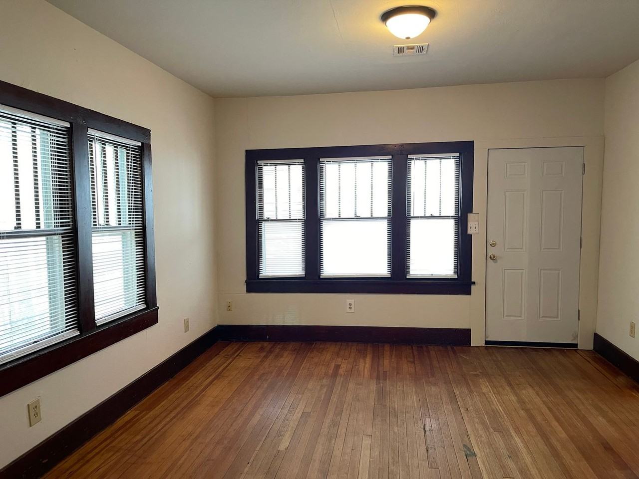 411 E Eufaula St - Photo 2 of 11