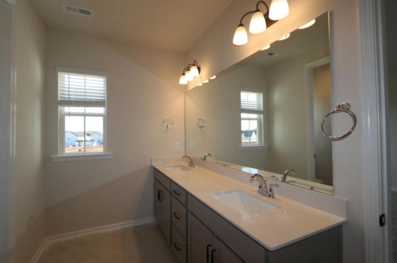 5822 5822 Strathmore Ct - Photo 3 of 12