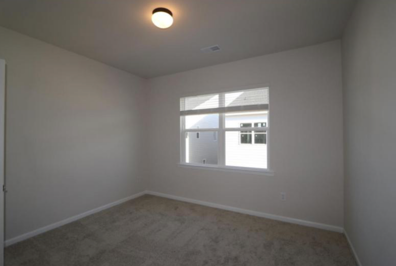 5822 5822 Strathmore Ct - Photo 7 of 12