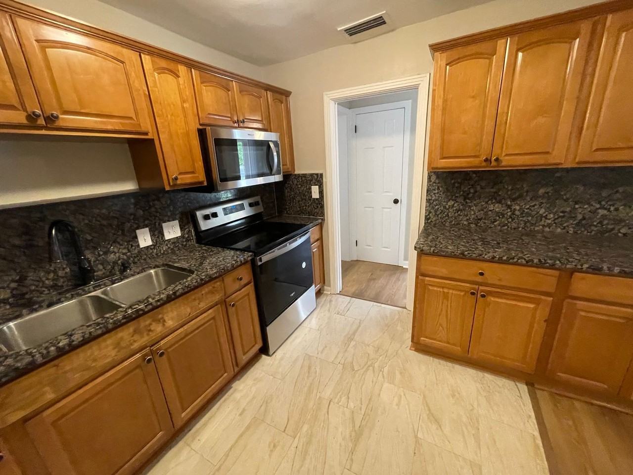 5247 Cleveland Rd - Photo 3 of 17