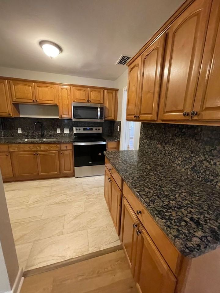 5247 Cleveland Rd - Photo 5 of 17