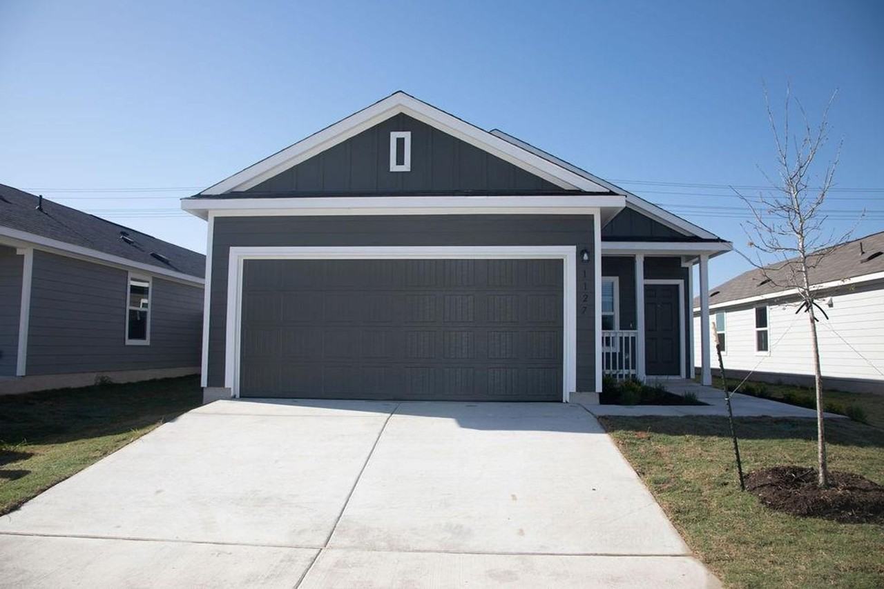 1127 Catfish Ln - Photo 2 of 39