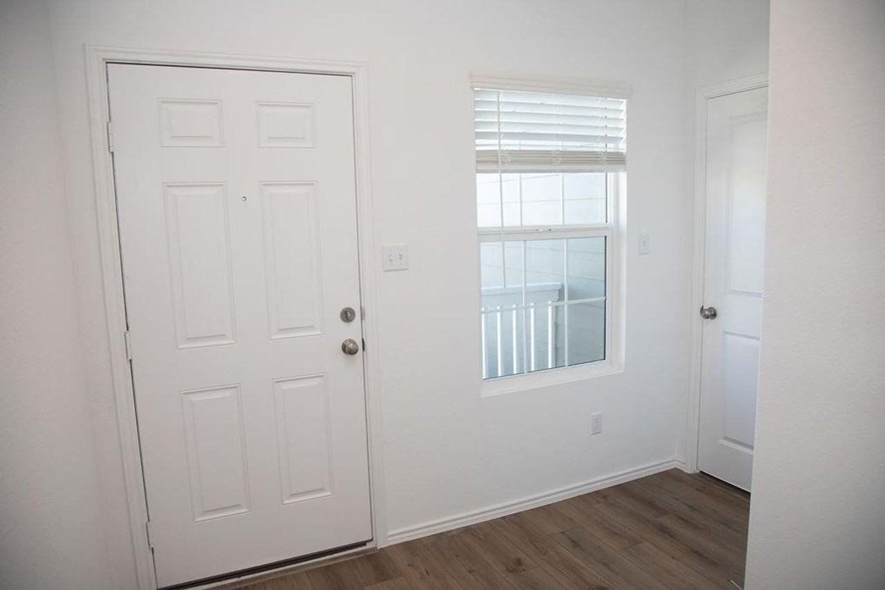 1127 Catfish Ln - Photo 4 of 39