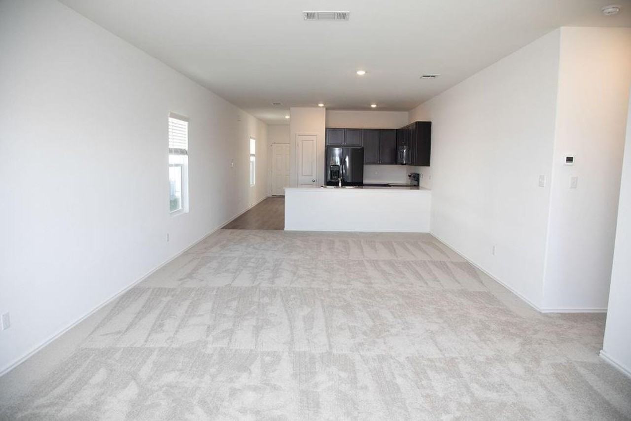 1127 Catfish Ln - Photo 6 of 39