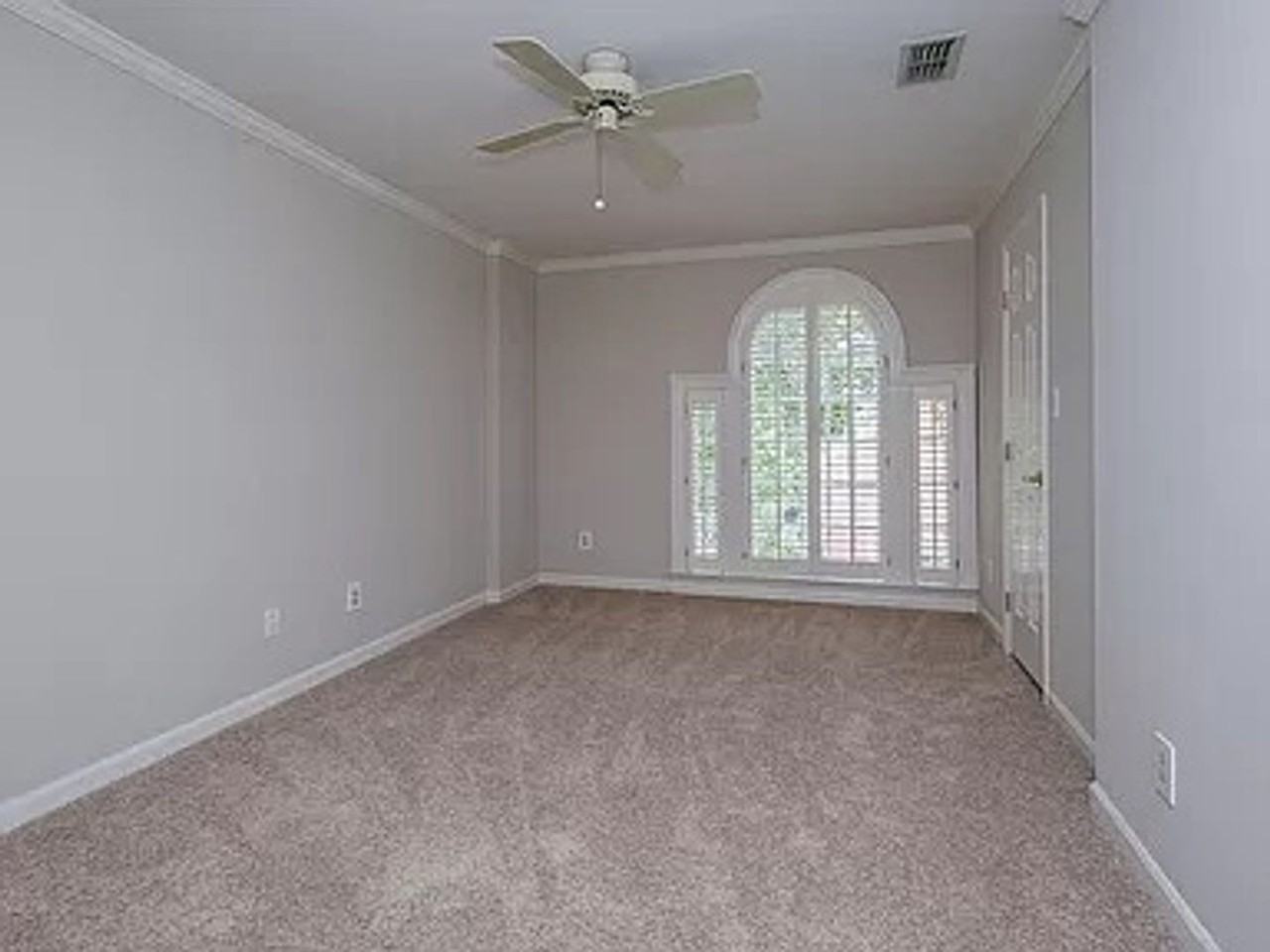 8 Conifer Sq - Photo 3 of 24